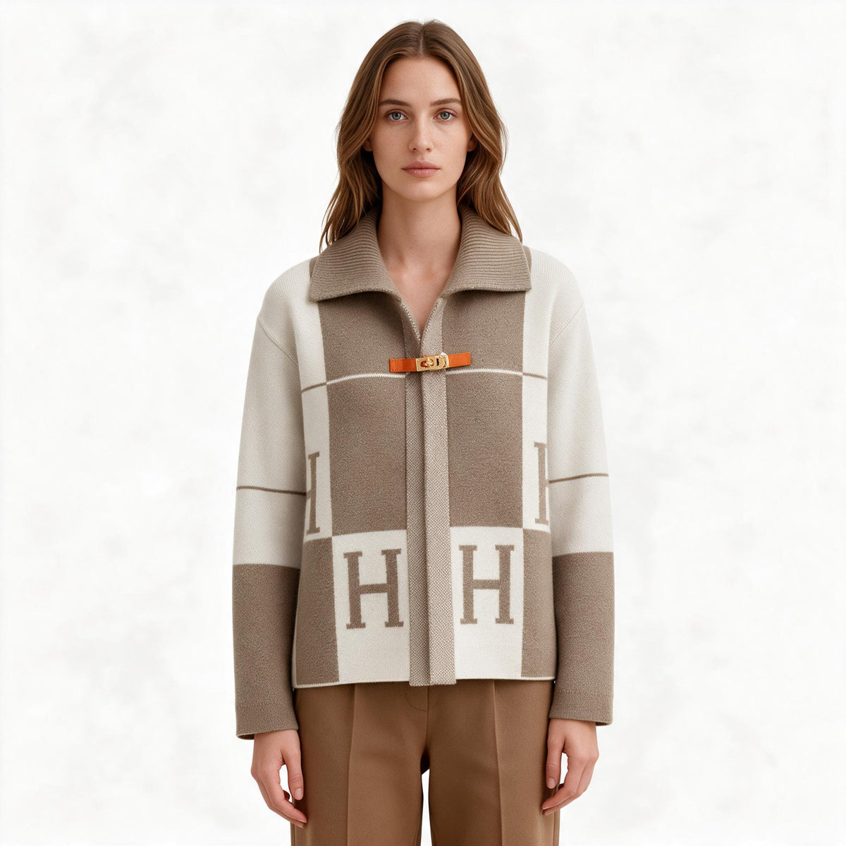 Дамска плетена жилетка HERMÈS – бежово и екрю с H мотиви